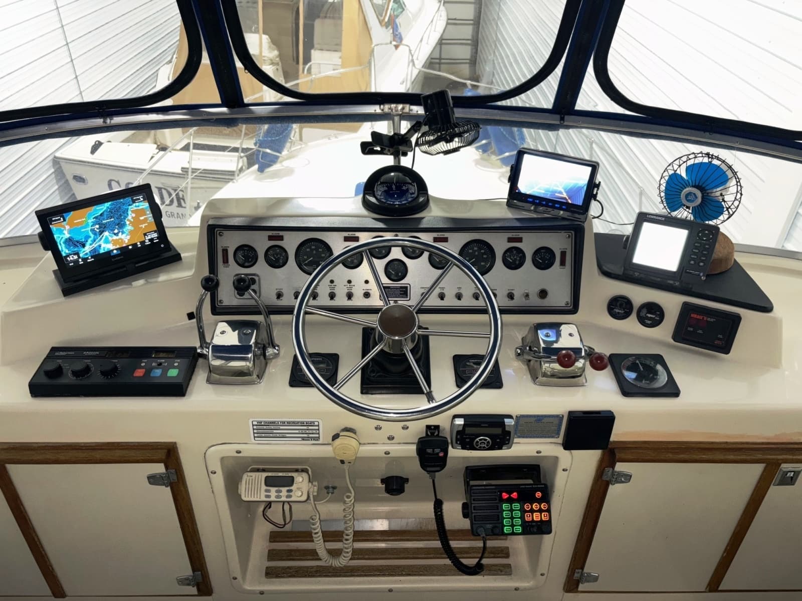 1987 Chris-Craft 427 catalina