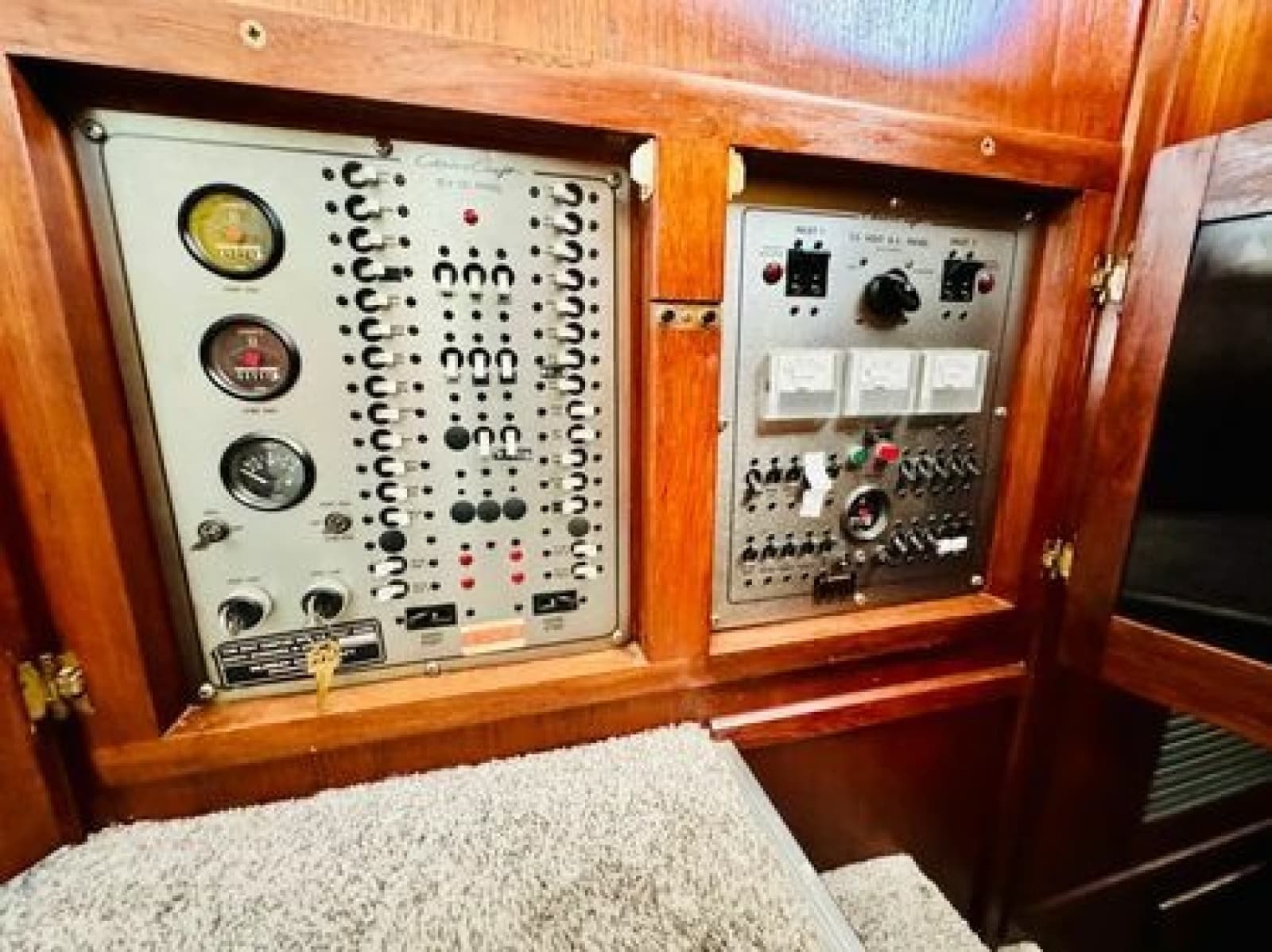 1987 Chris-Craft 427 catalina