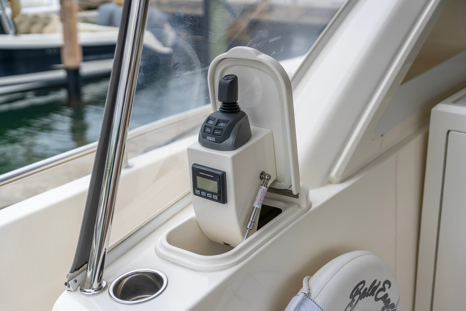 2024 Riviera 6000 SPORT YACHT