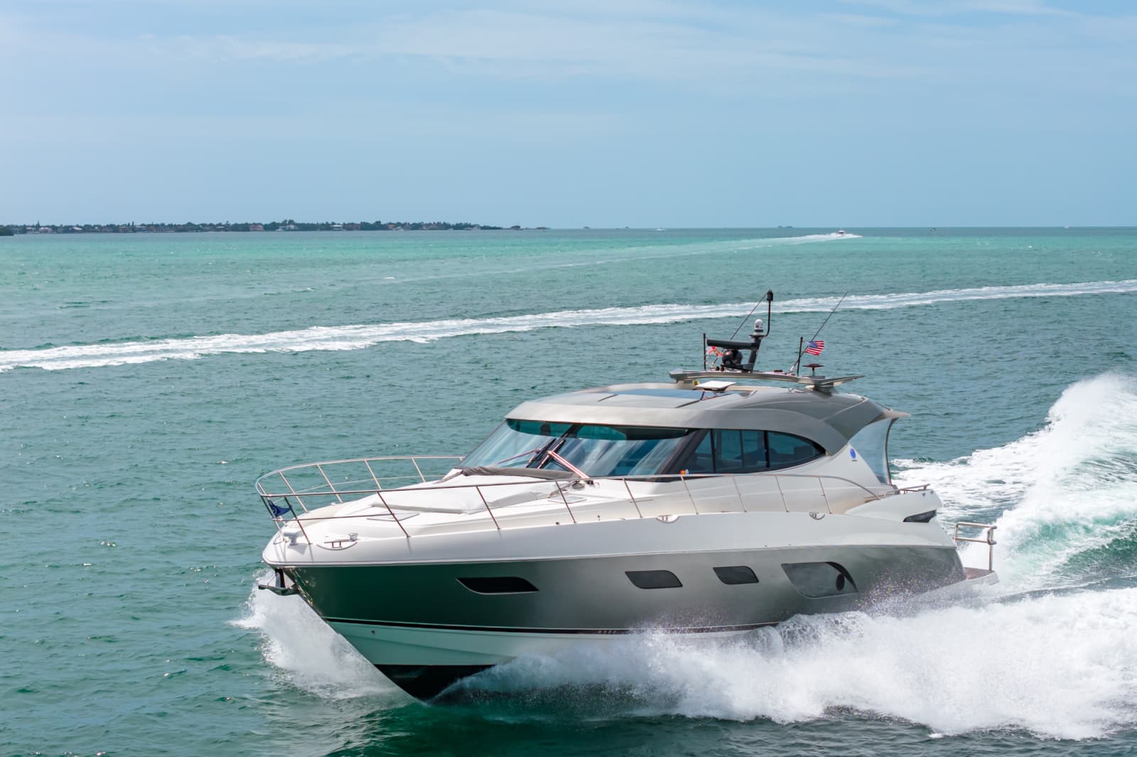 2024 Riviera 6000 SPORT YACHT