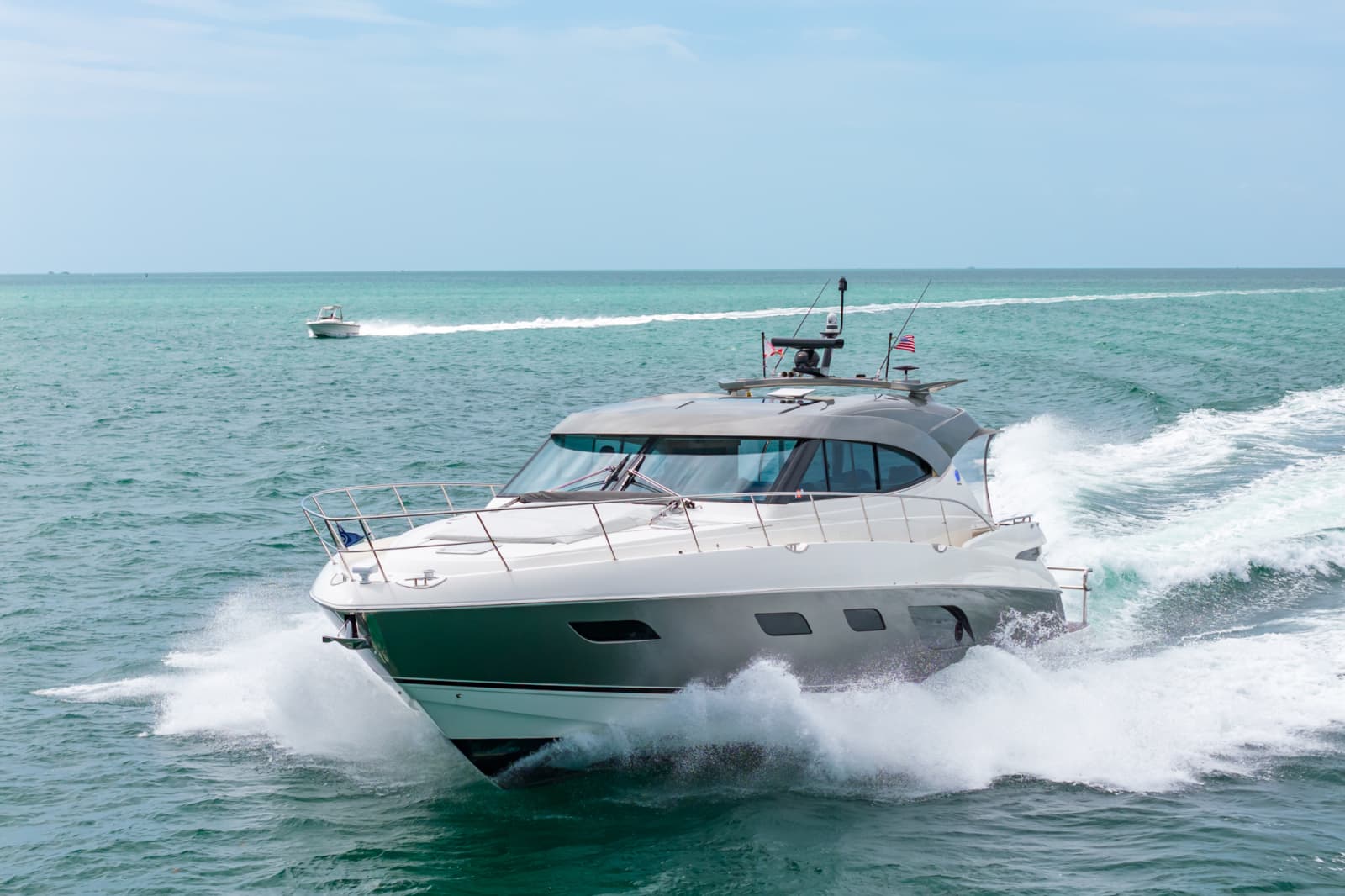 2024 Riviera 6000 SPORT YACHT