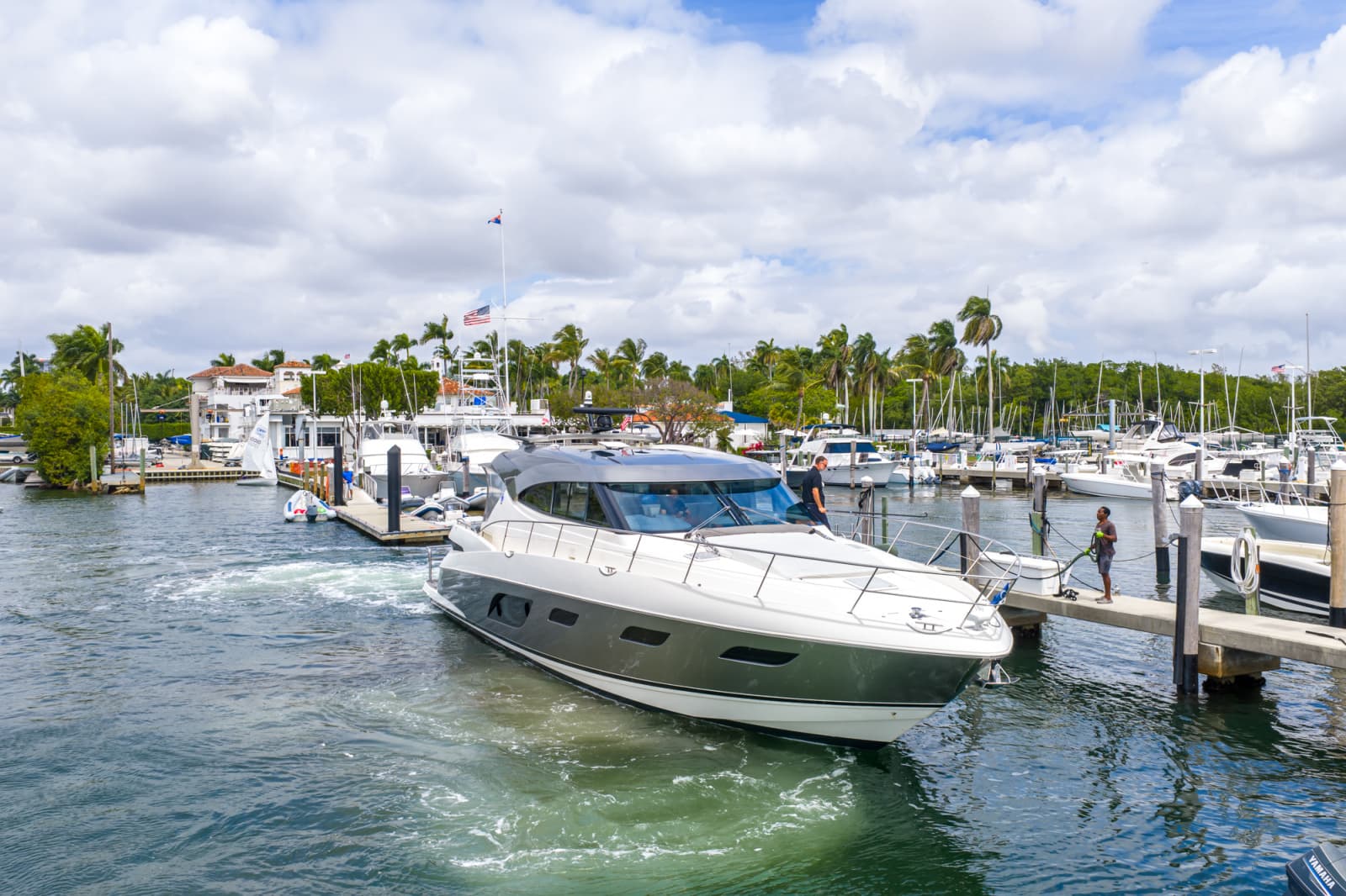 2024 Riviera 6000 SPORT YACHT