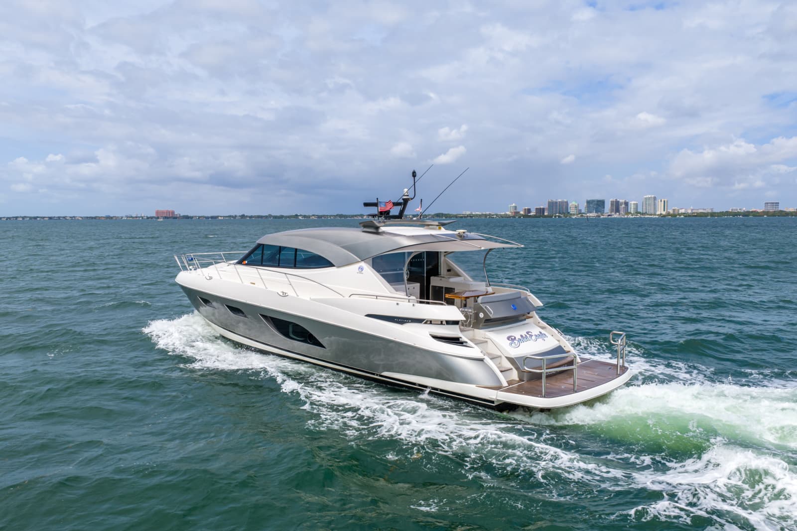 2024 Riviera 6000 SPORT YACHT