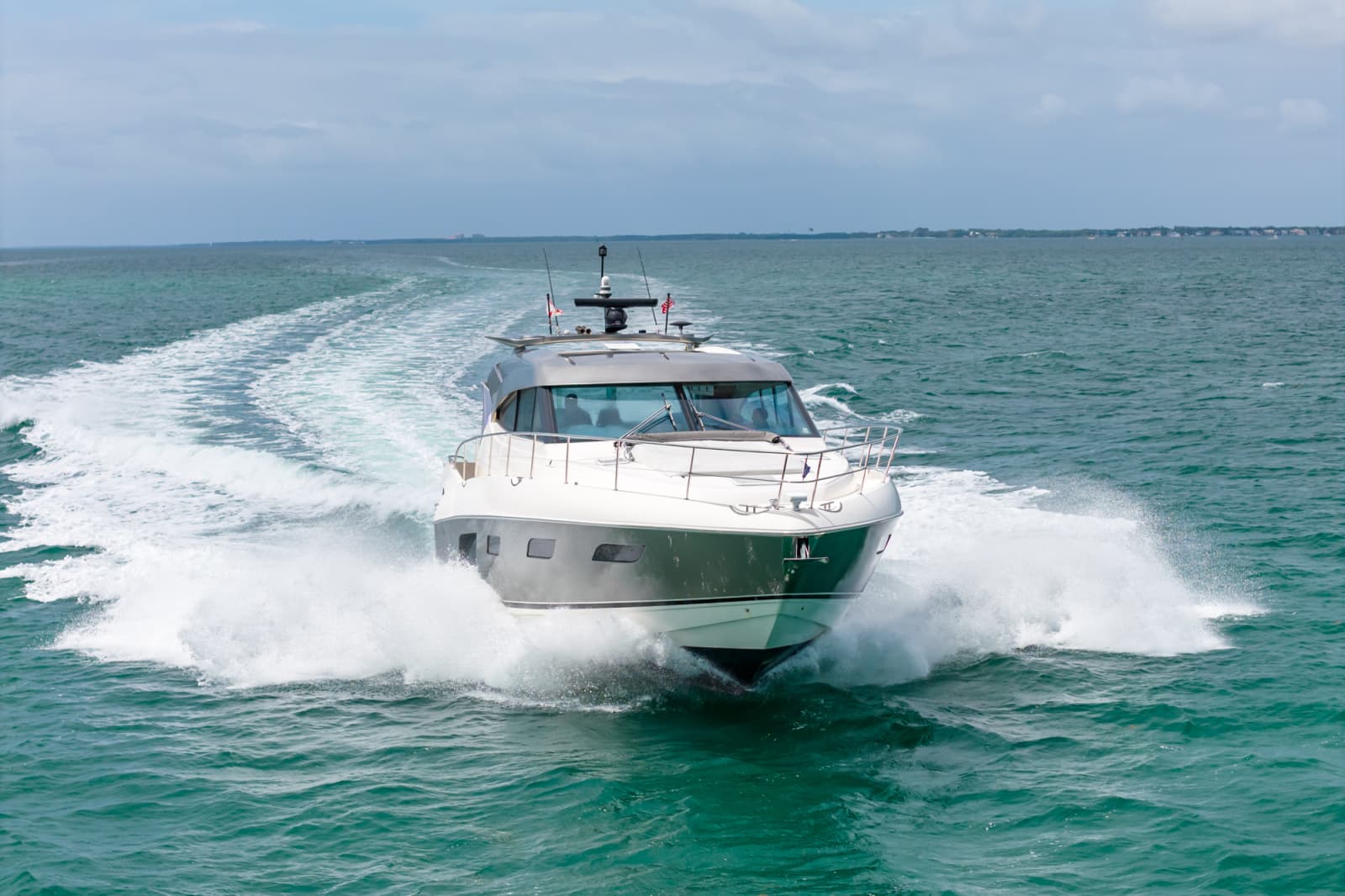 2024 Riviera 6000 SPORT YACHT