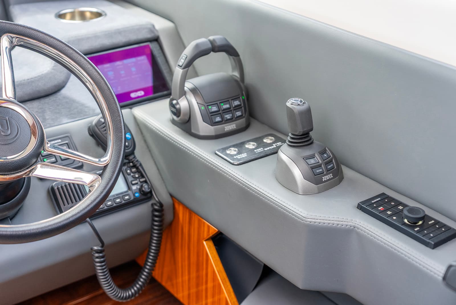 2024 Riviera 6000 SPORT YACHT