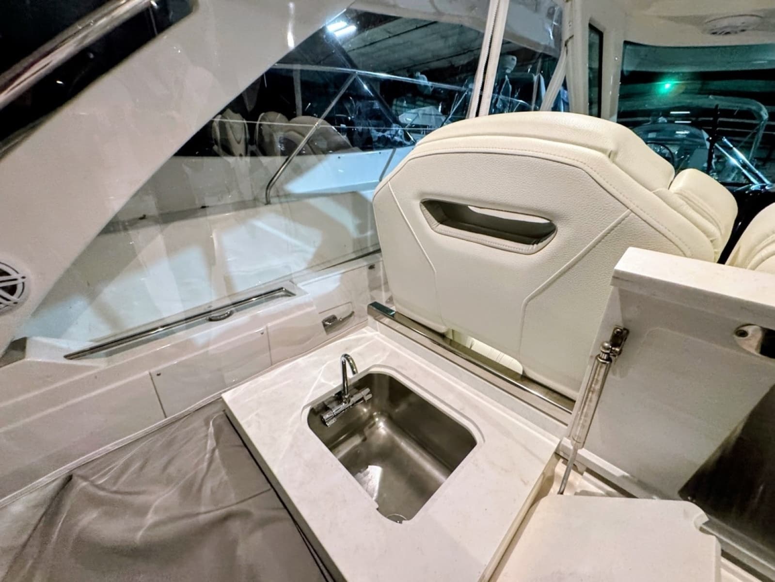 2024 Tiara Yachts 38 LS