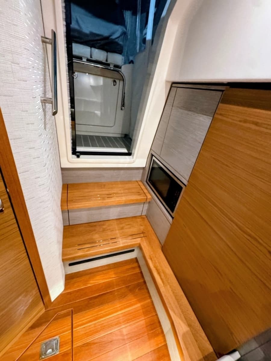 2024 Tiara Yachts 38 LS