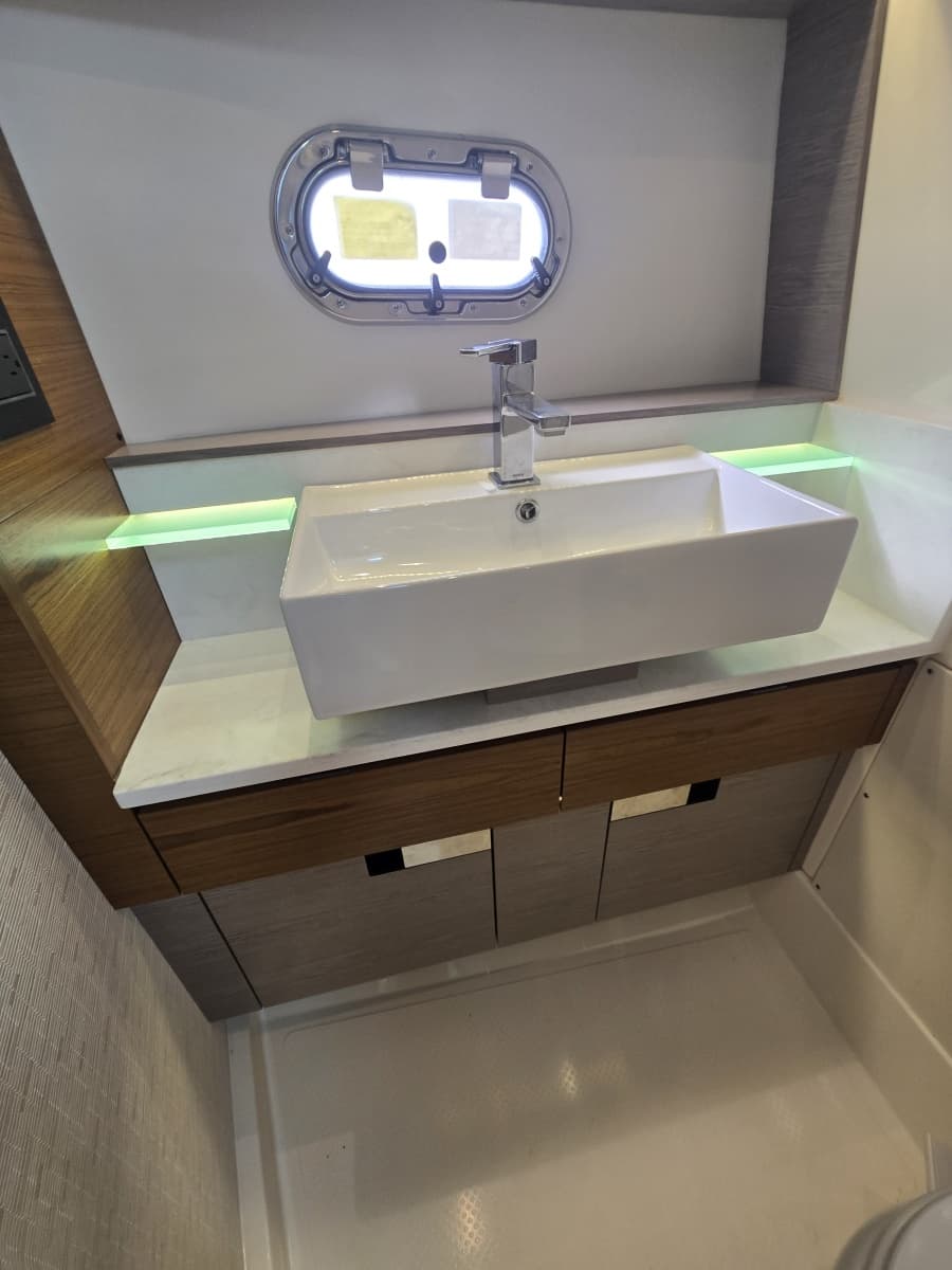 2024 Tiara Yachts 38 LS - Photo 23