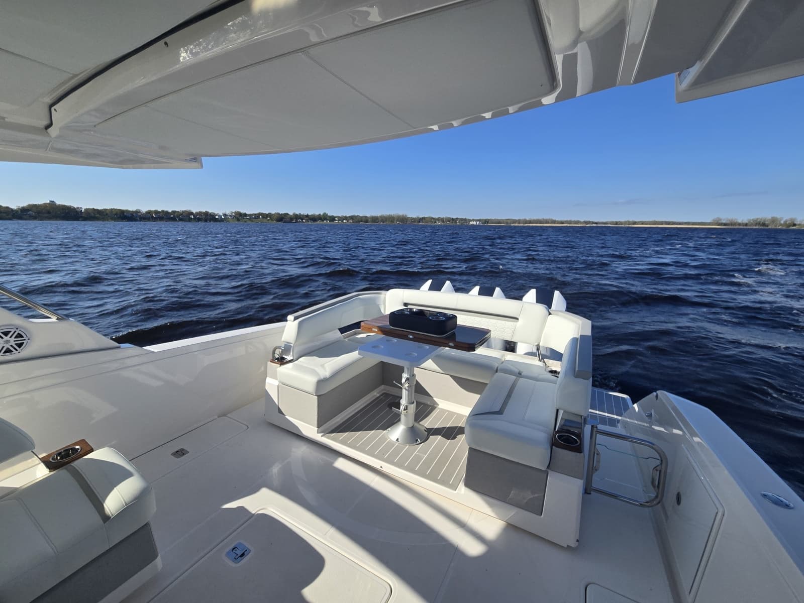 2024 Tiara Yachts 38 LS - Photo 10