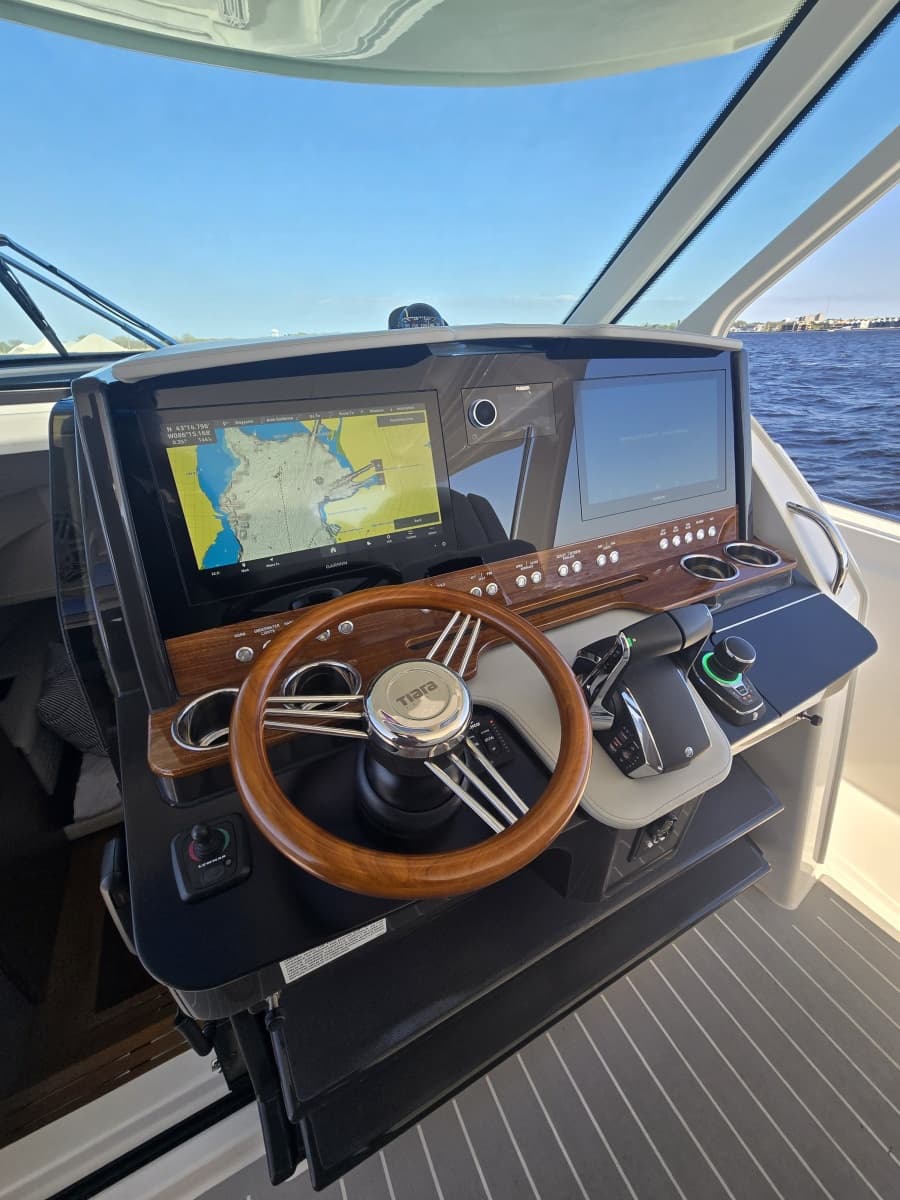 2024 Tiara Yachts 38 LS - Photo 7