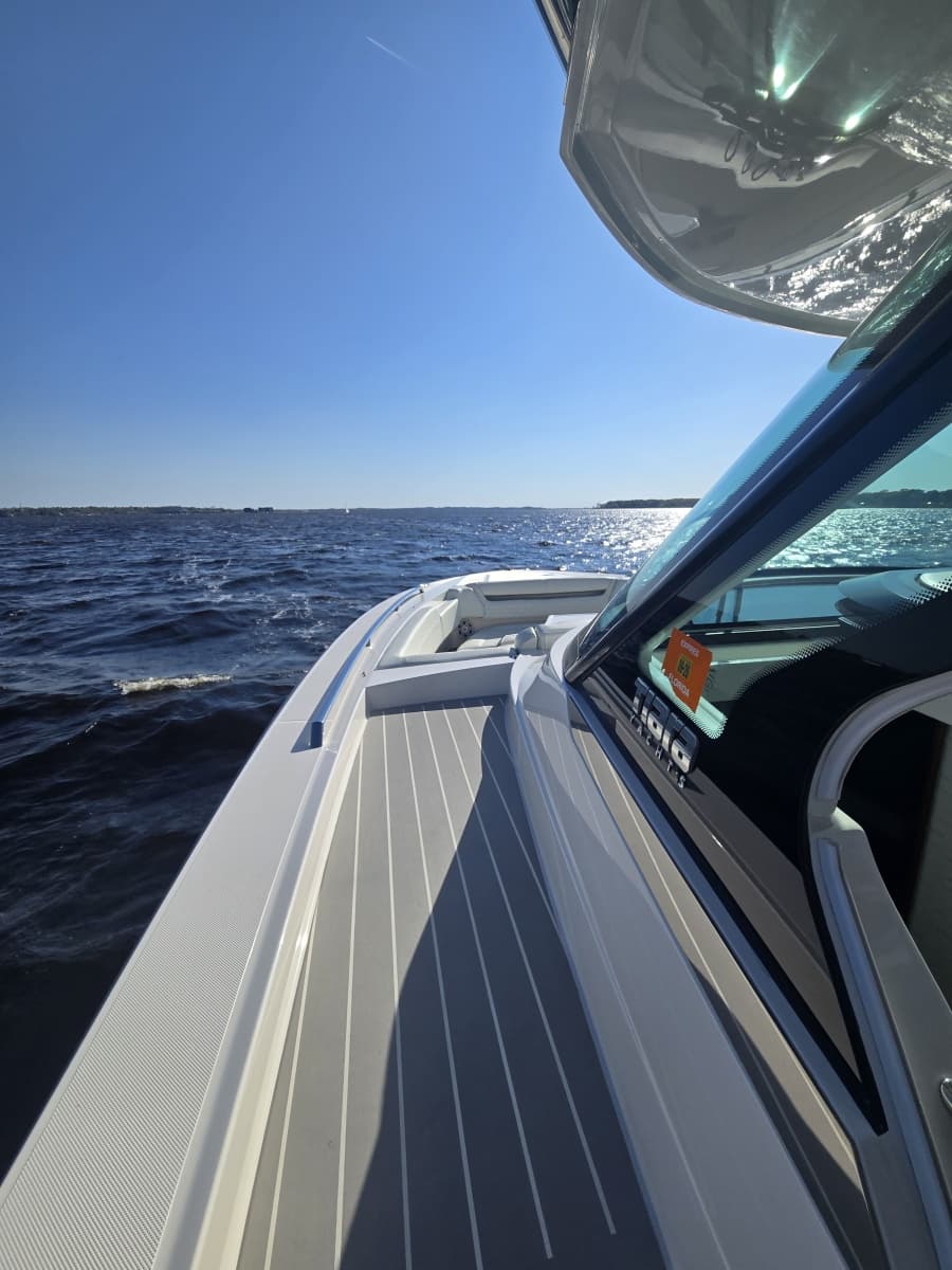 2024 Tiara Yachts 38 LS - Photo 20
