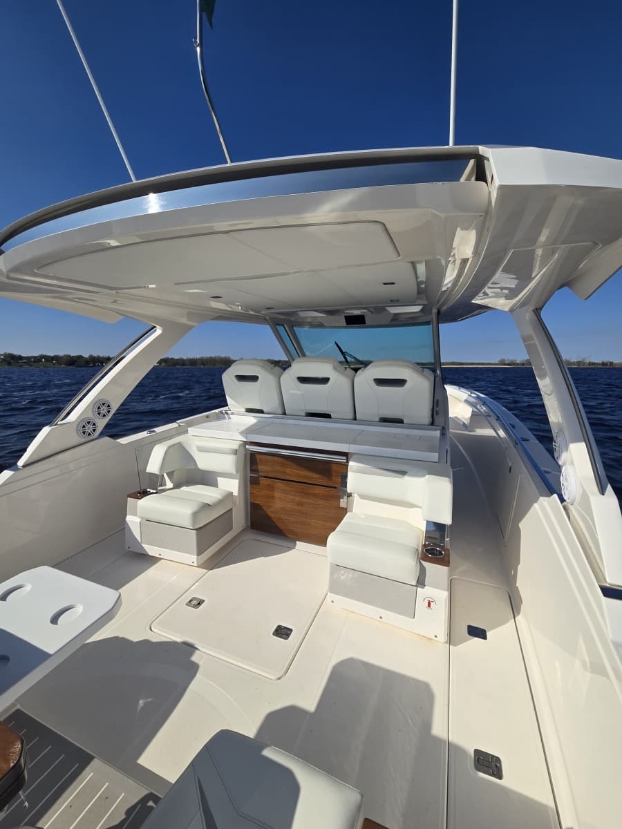 2024 Tiara Yachts 38 LS - Photo 14