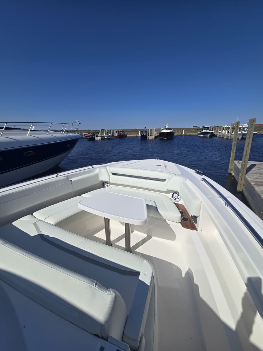 2024 Tiara Yachts 38 LS - Photo 11
