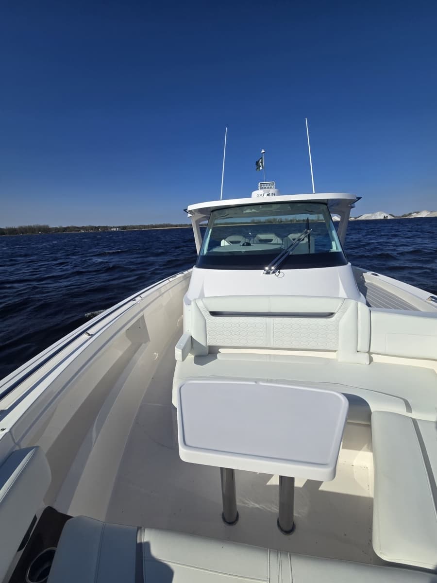 2024 Tiara Yachts 38 LS - Photo 13