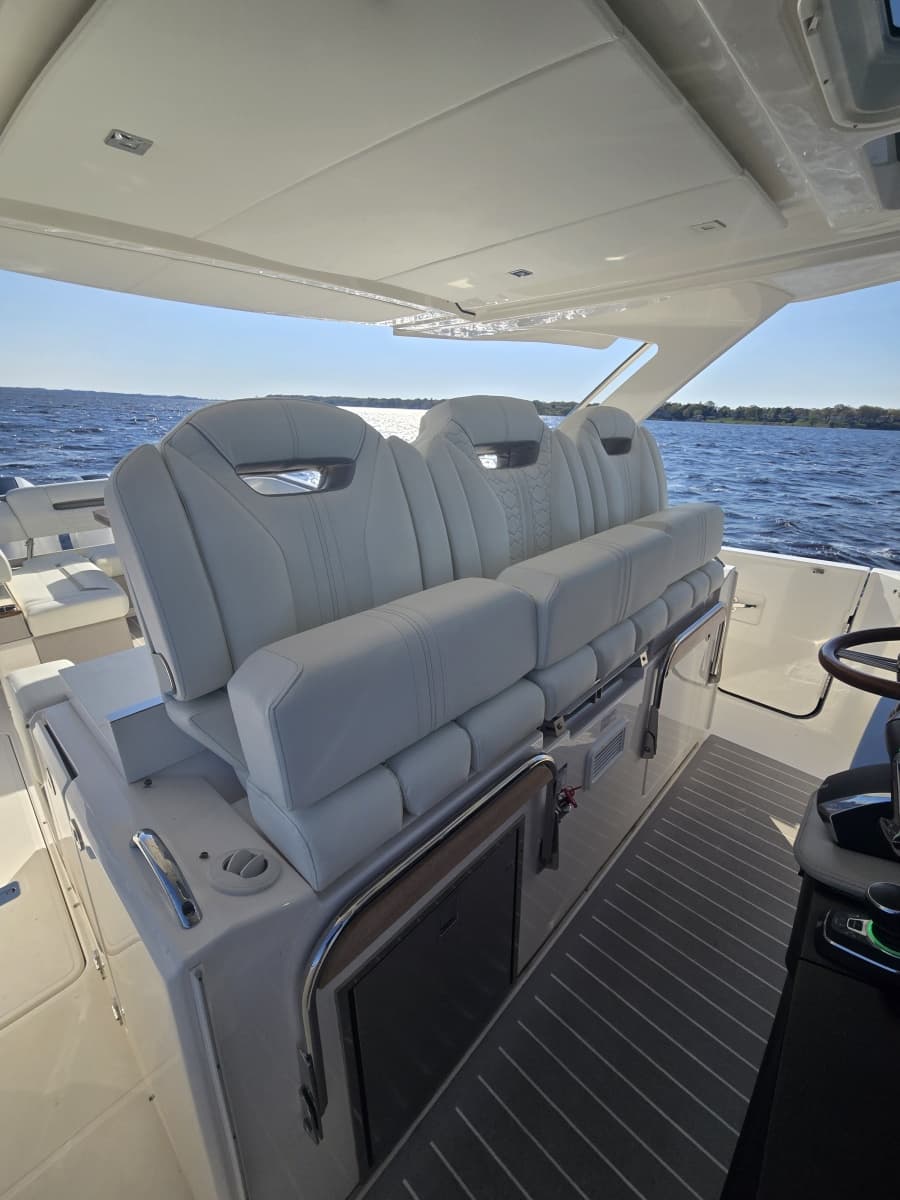 2024 Tiara Yachts 38 LS - Photo 16