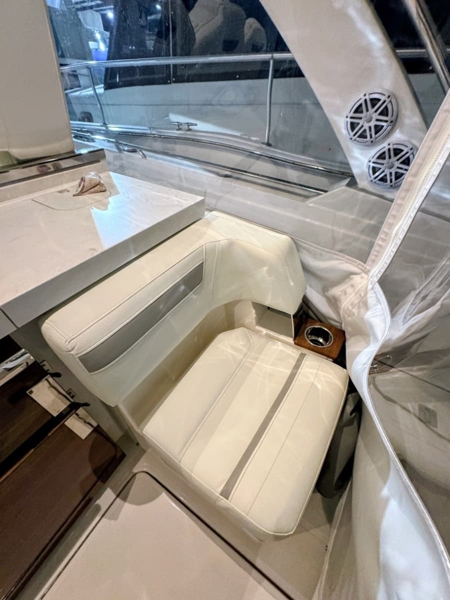 2024 Tiara Yachts 38 LS