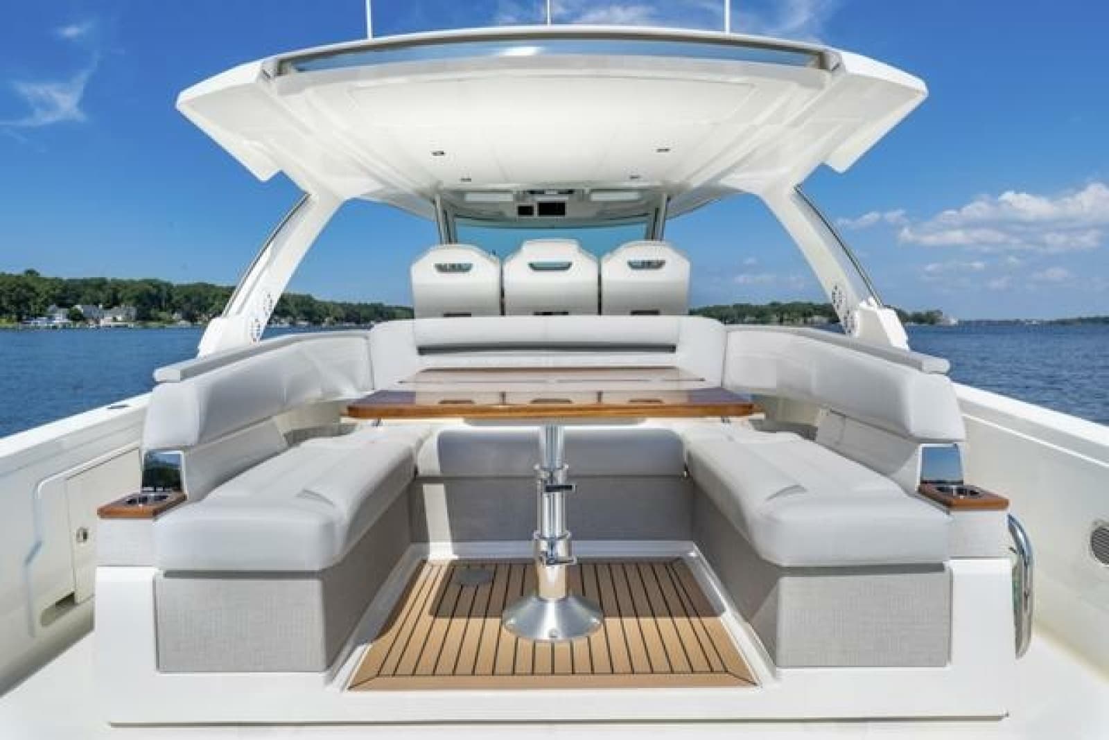 2024 Tiara Yachts 38 LS