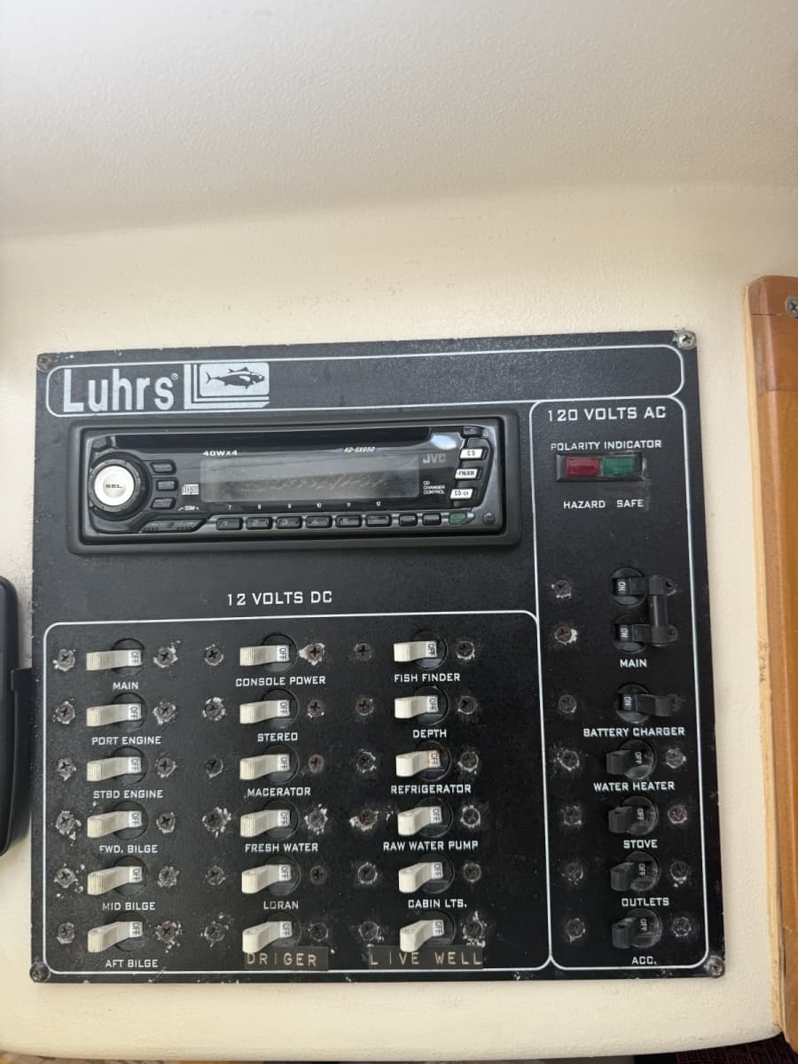 2000 Luhrs  - Photo 10