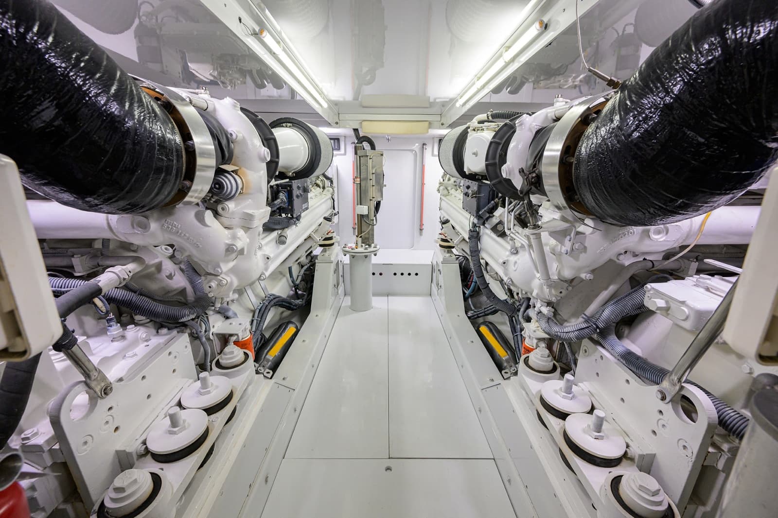 2003 American Custom Yachts 