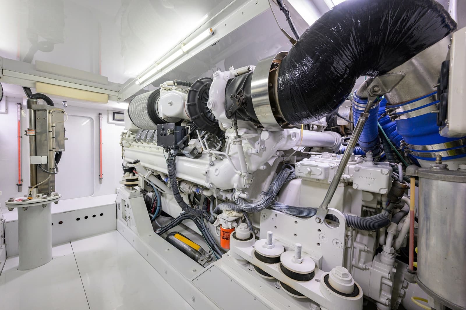 2003 American Custom Yachts 