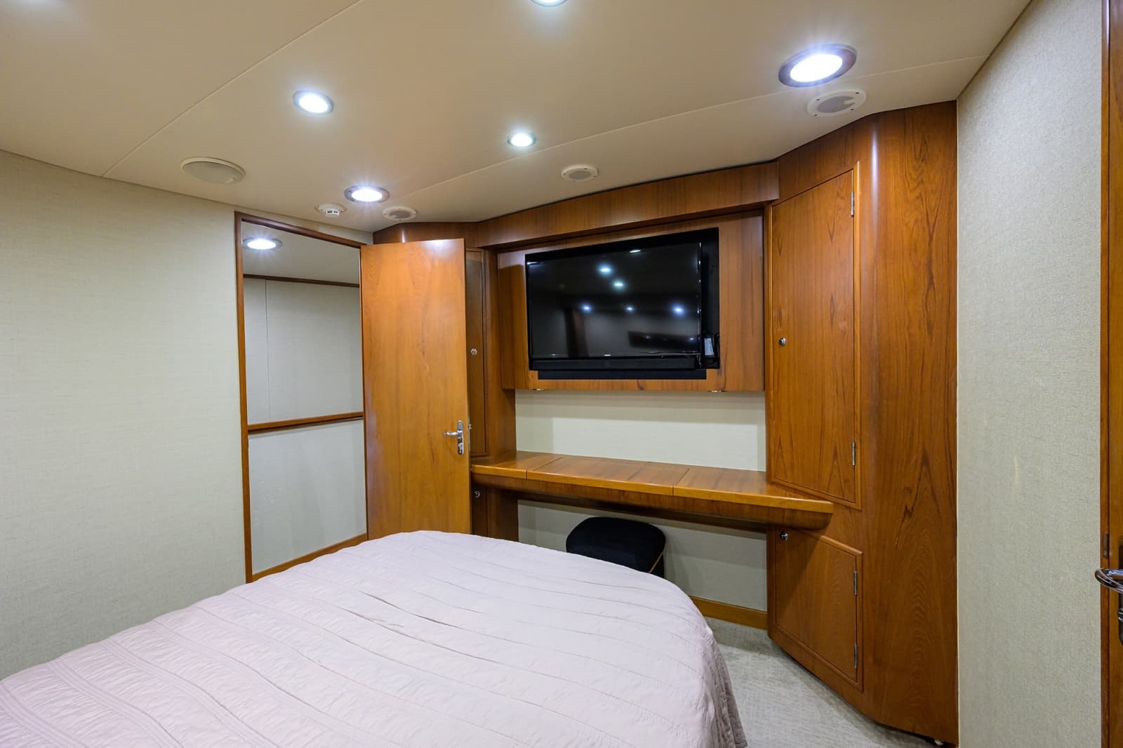 2003 American Custom Yachts 