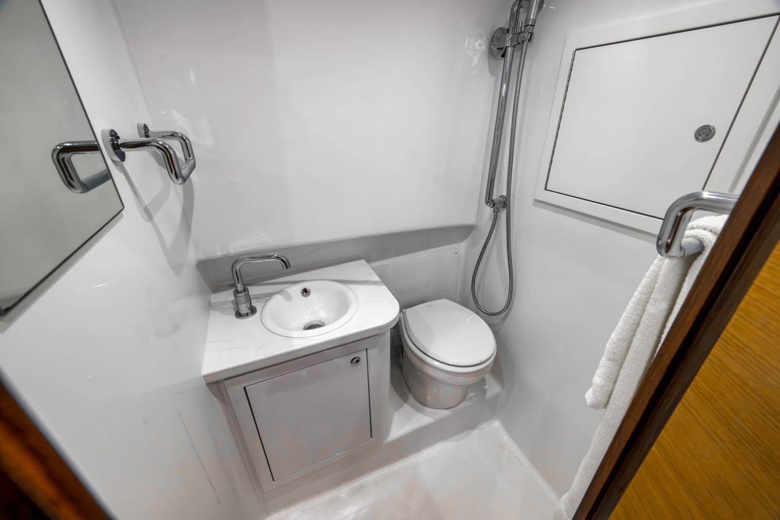 2022 Winter Custom Yachts 38 Walk Around