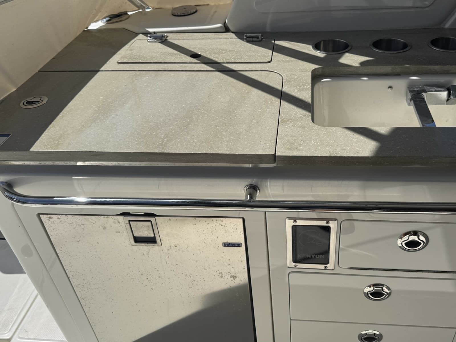 2024 Boston Whaler 380 Realm