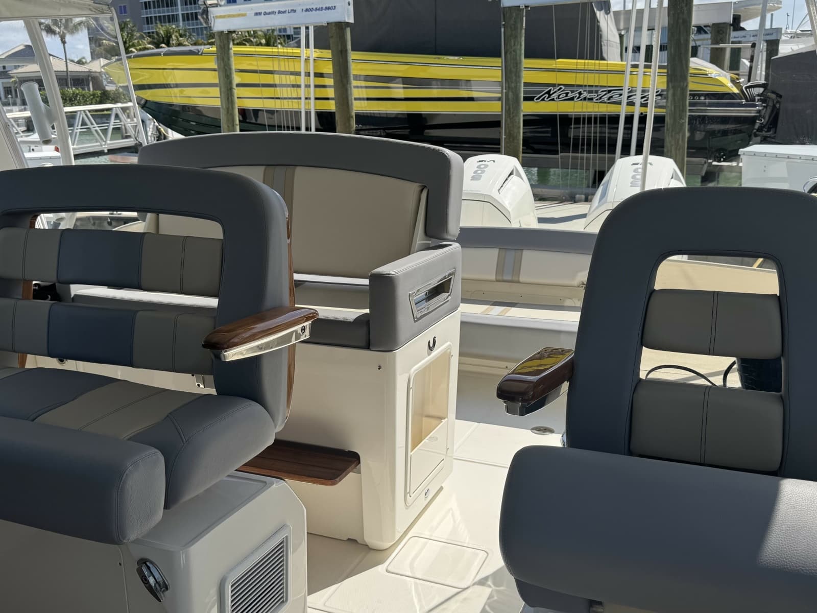 2024 Boston Whaler 380 Realm