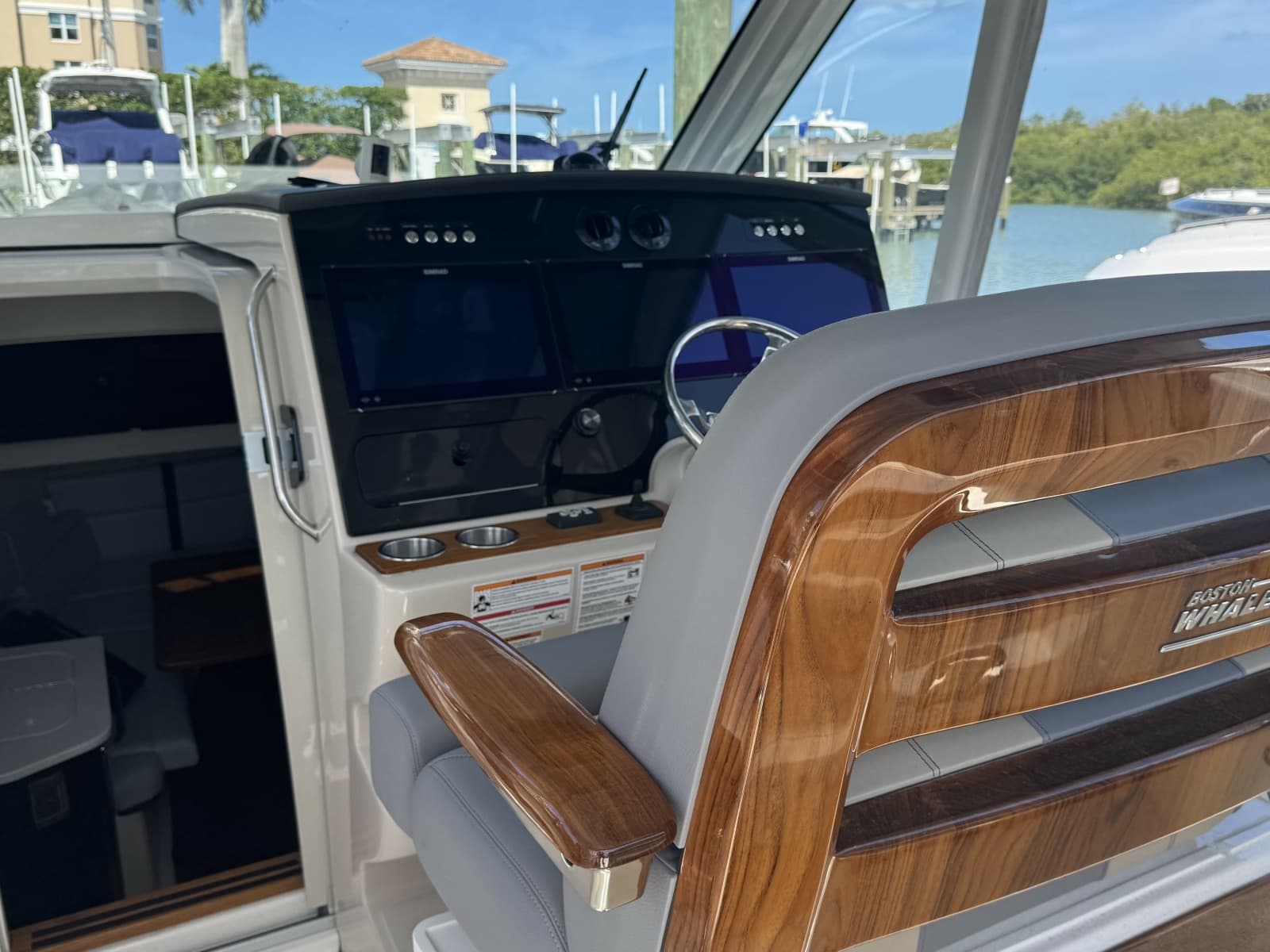 2024 Boston Whaler 380 Realm