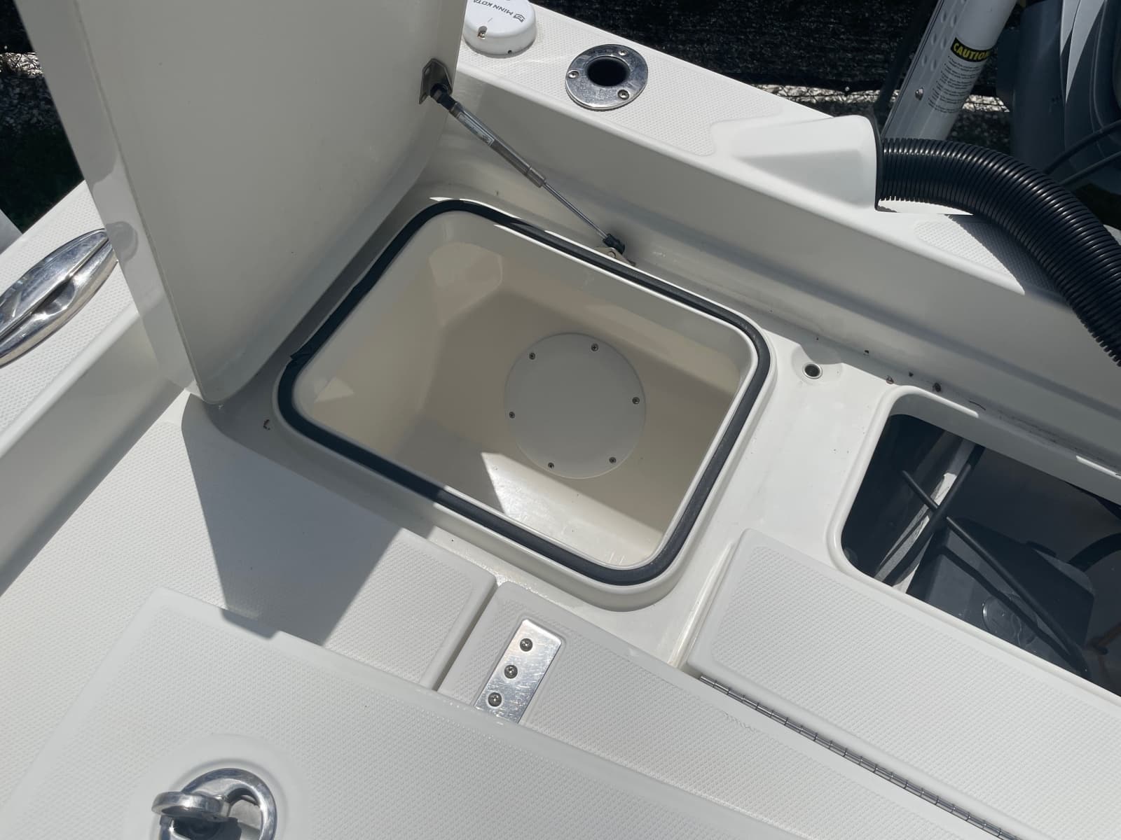 2022 Ranger 2510 Bay