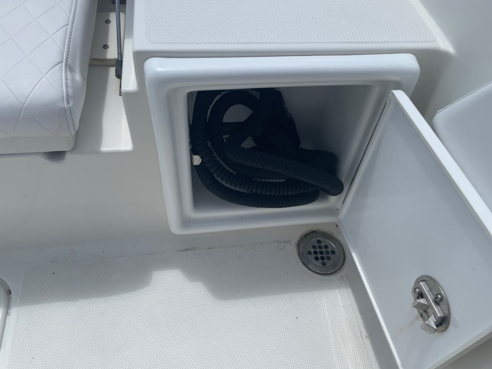 2022 Ranger 2510 Bay