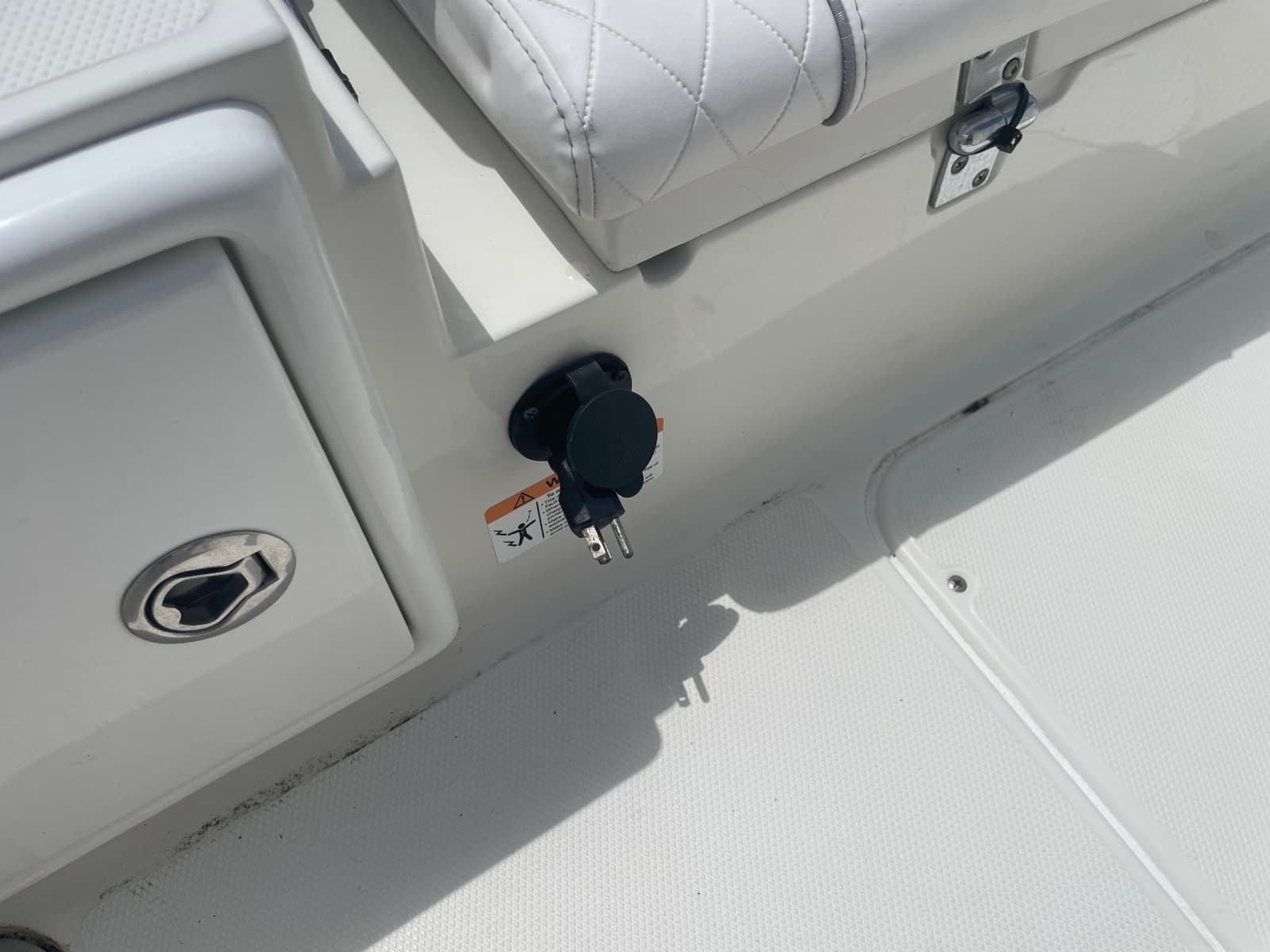 2022 Ranger 2510 Bay