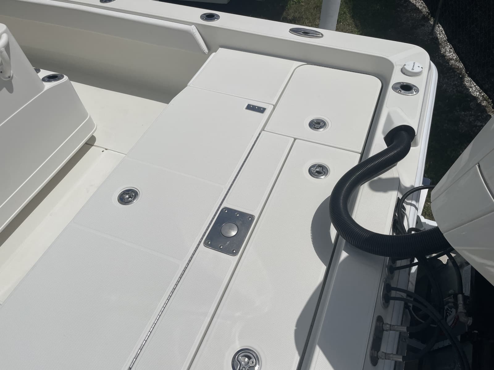 2022 Ranger 2510 Bay