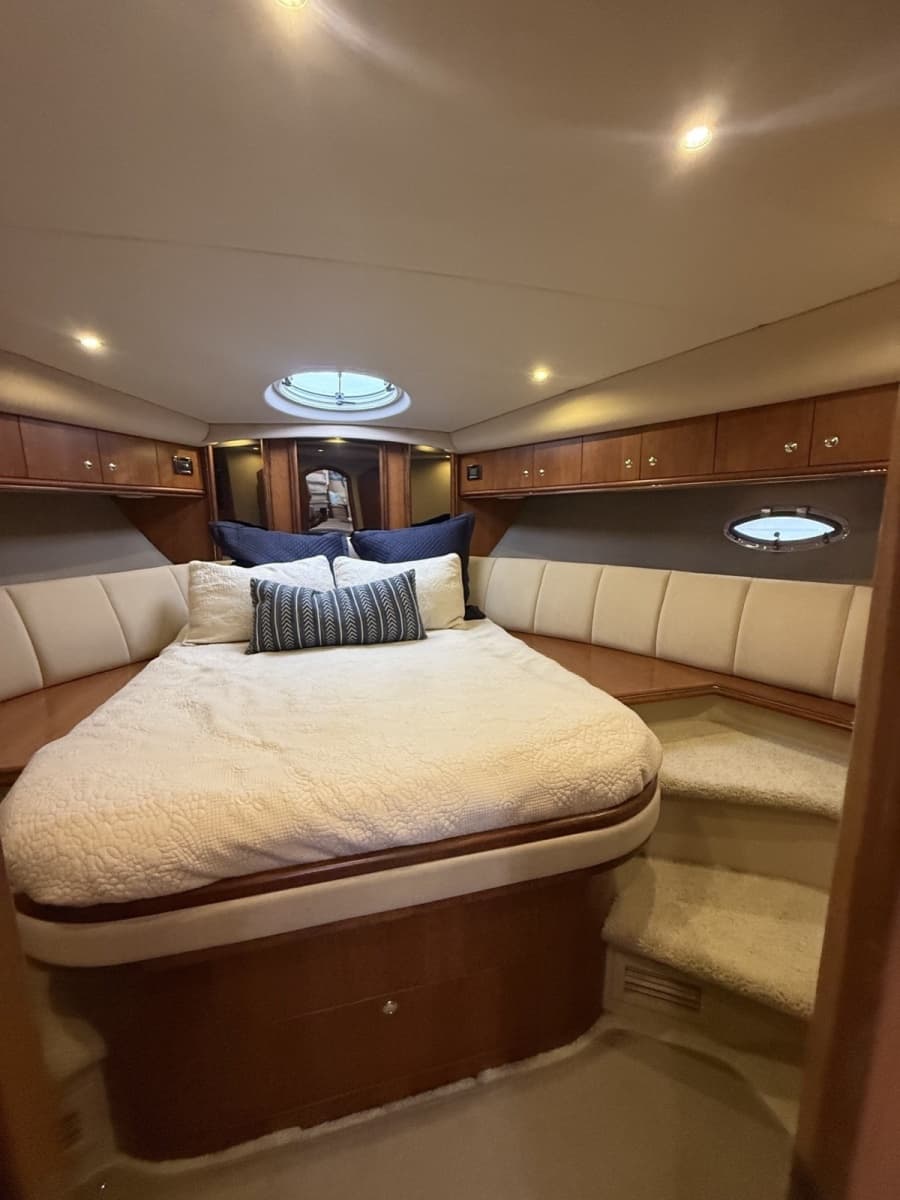 2001 Cruisers Yachts 4450 Express Motor Yacht
