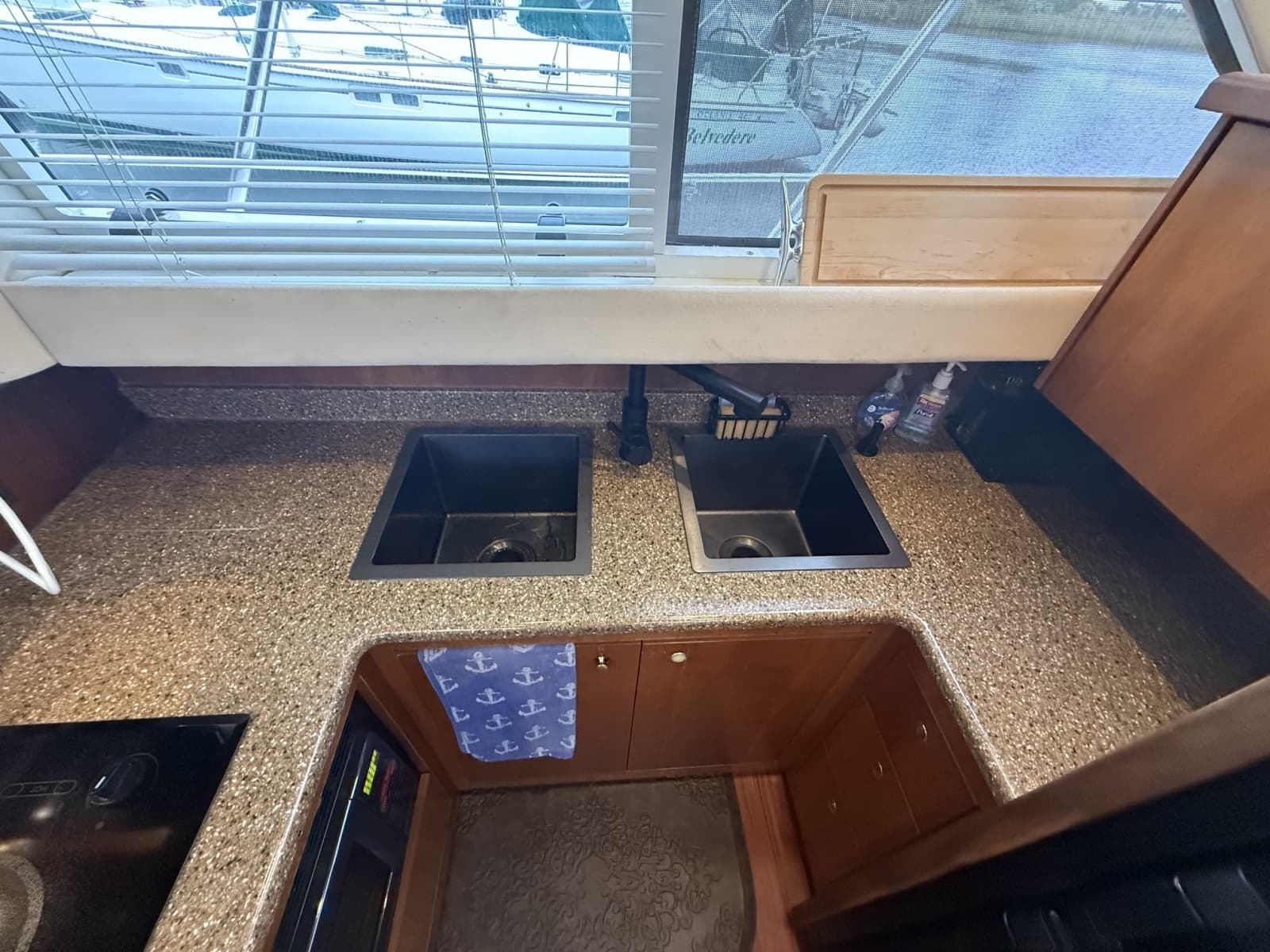 2001 Cruisers Yachts 4450 Express Motor Yacht