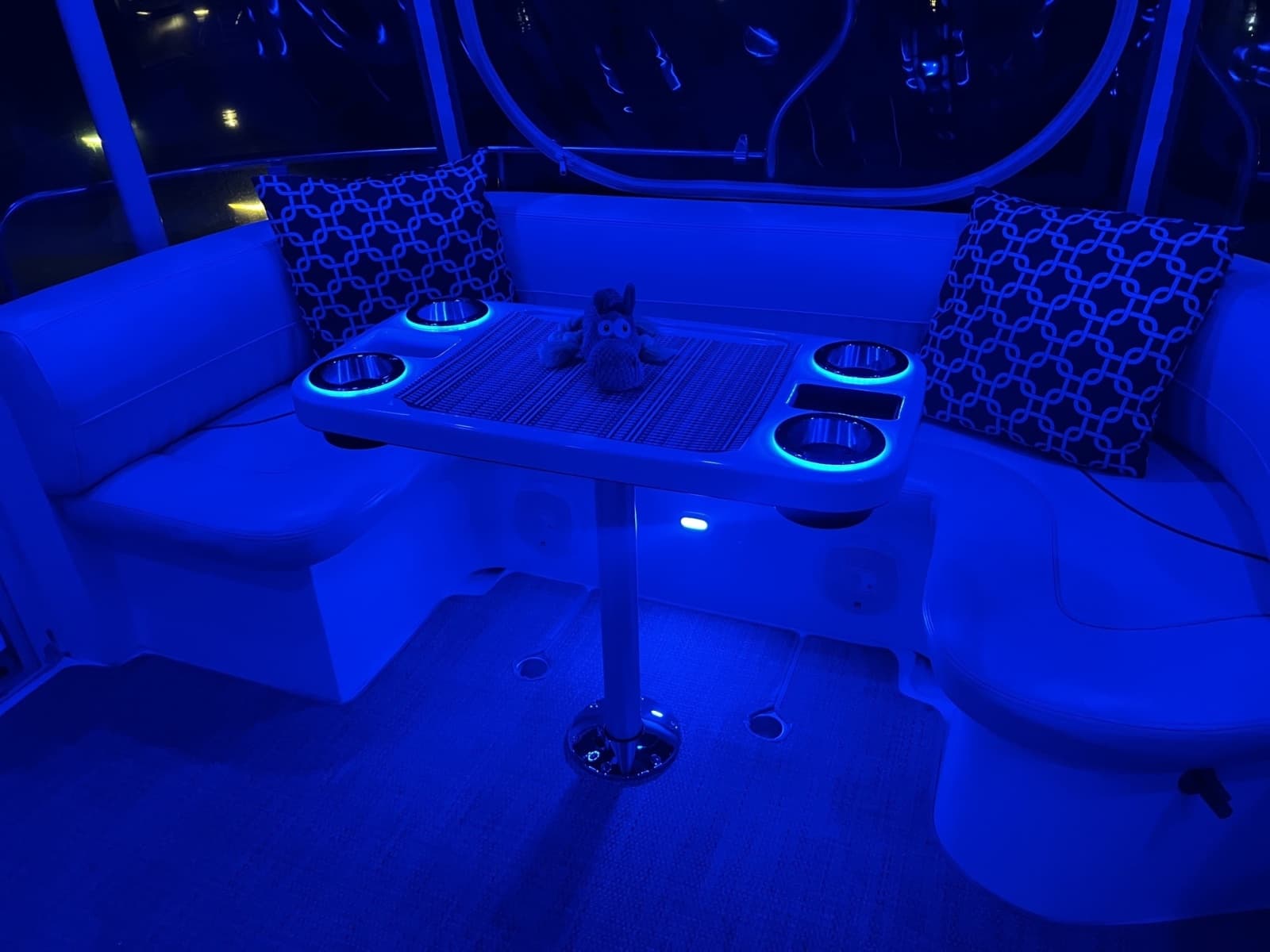 2001 Cruisers Yachts 4450 Express Motor Yacht