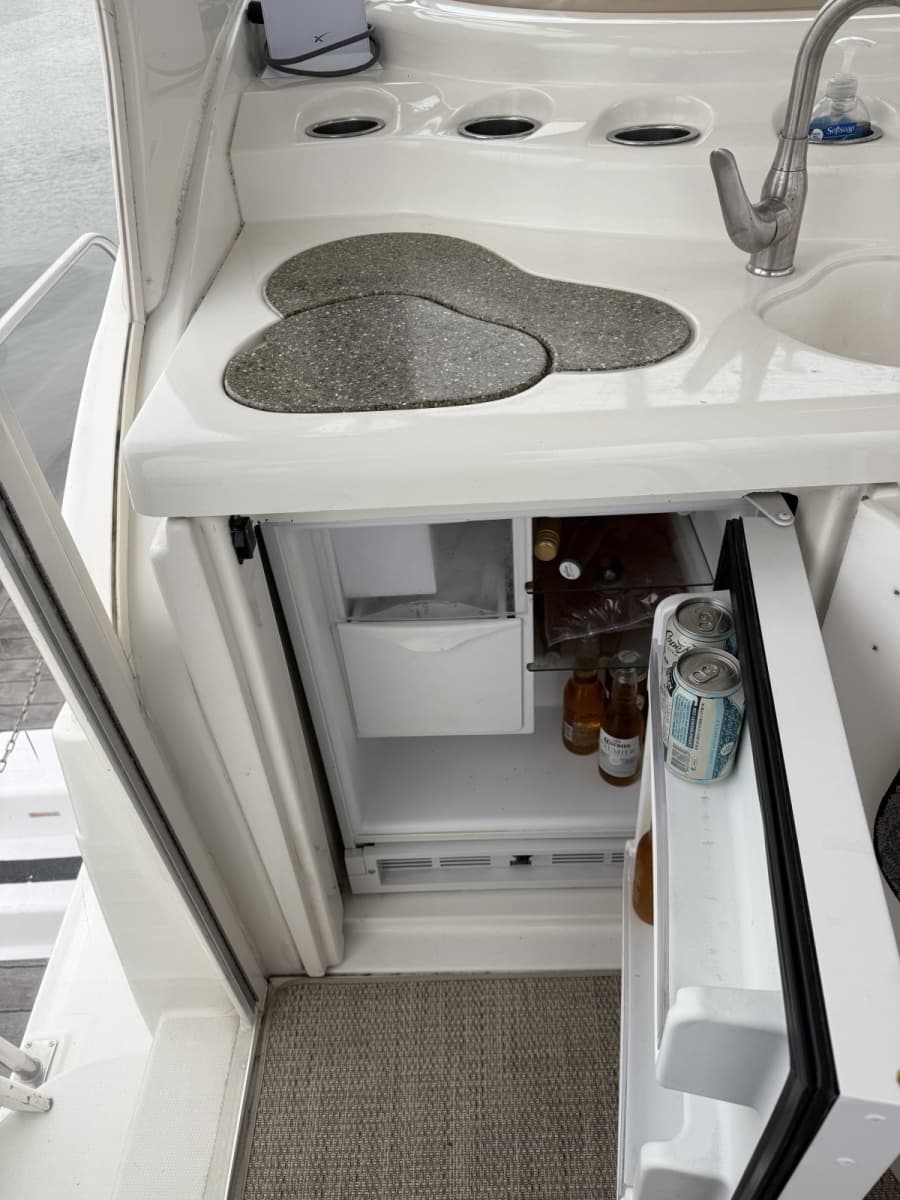 2001 Cruisers Yachts 4450 Express Motor Yacht