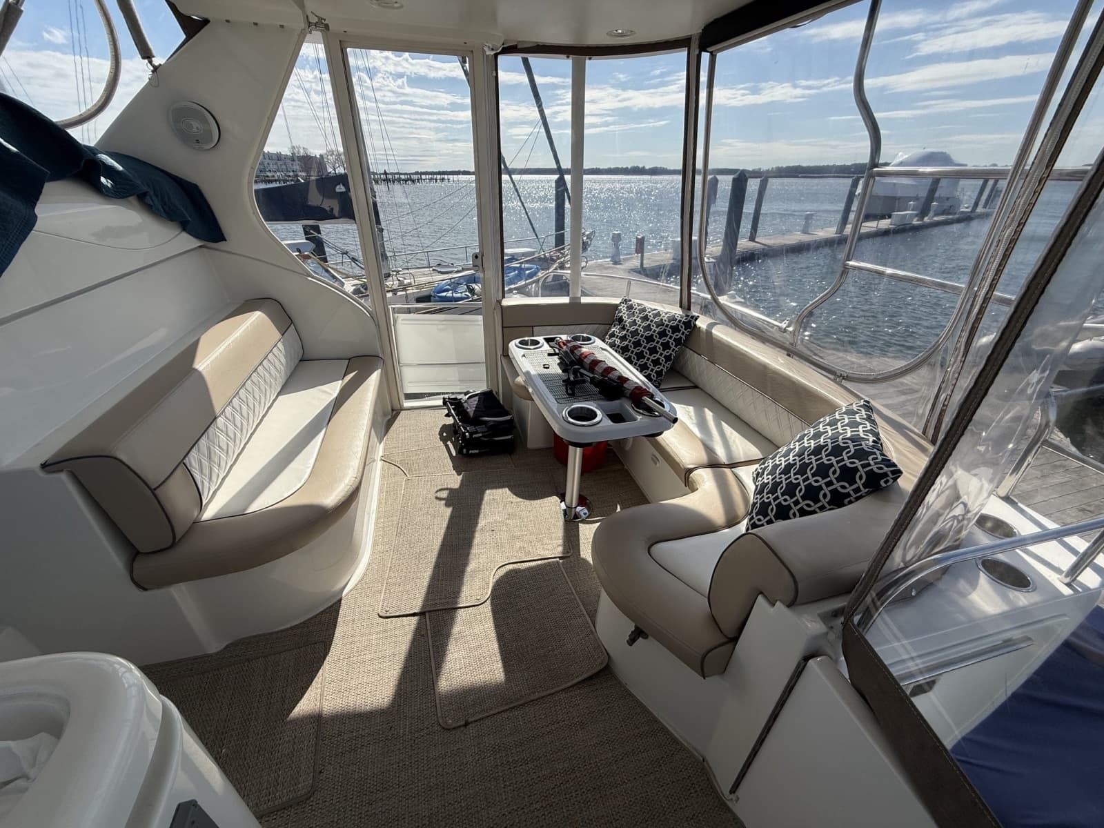 2001 Cruisers Yachts 4450 Express Motor Yacht