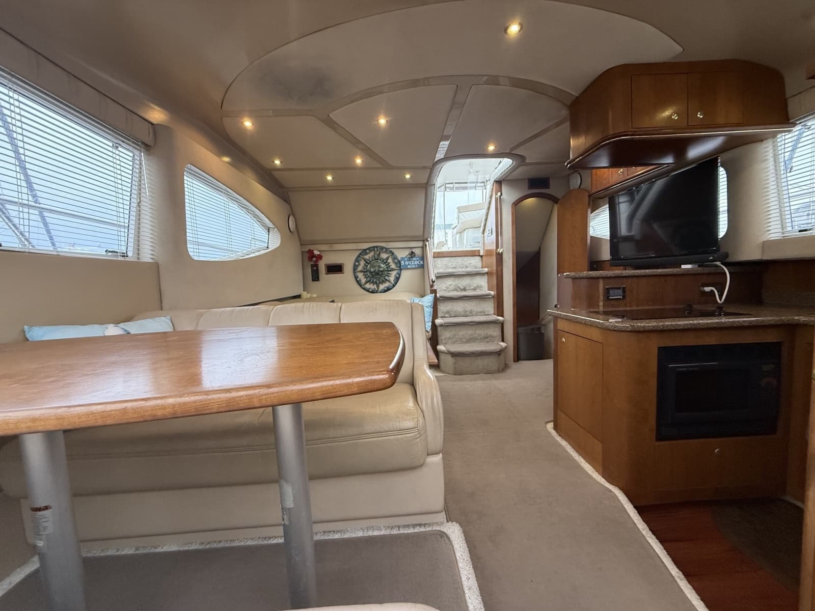 2001 Cruisers Yachts 4450 Express Motor Yacht