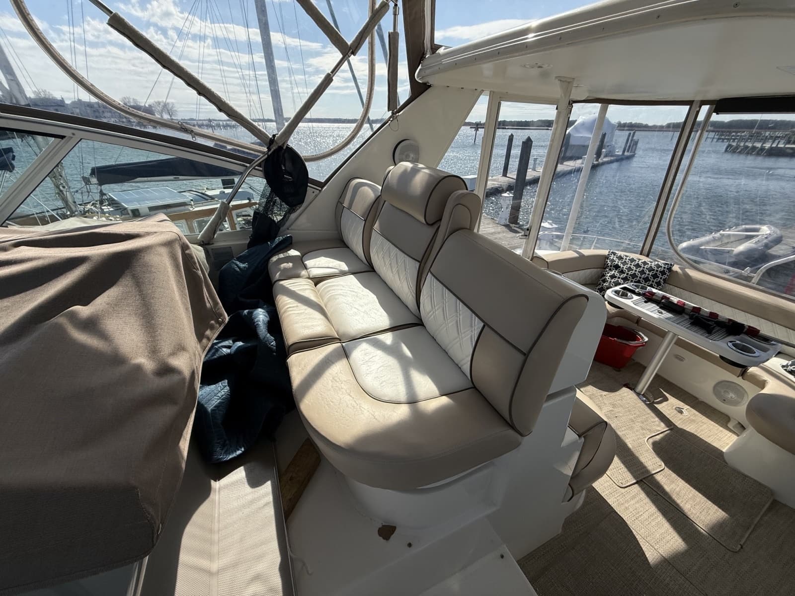 2001 Cruisers Yachts 4450 Express Motor Yacht