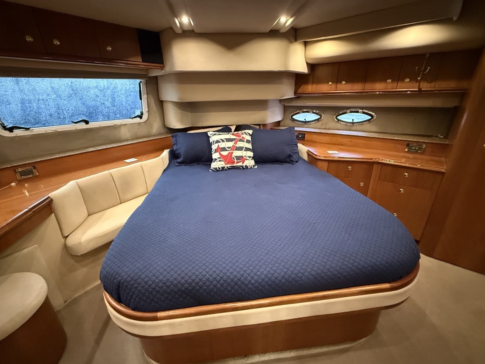 2001 Cruisers Yachts 4450 Express Motor Yacht