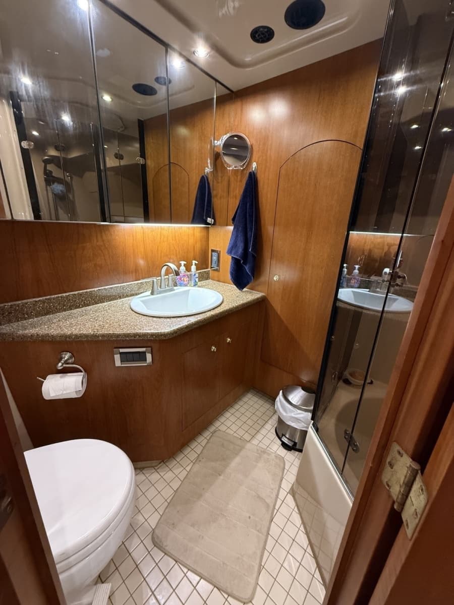 2001 Cruisers Yachts 4450 Express Motor Yacht