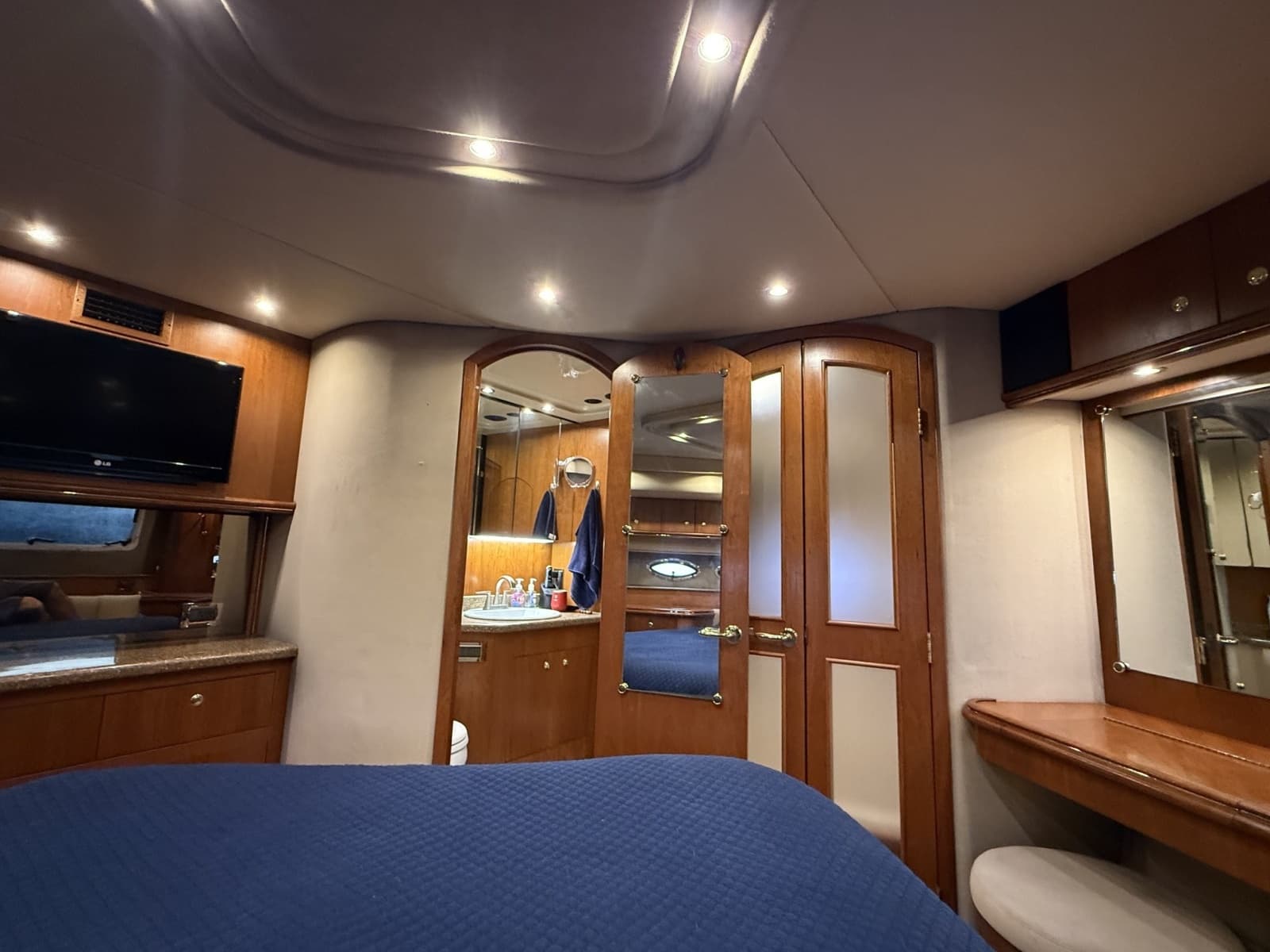 2001 Cruisers Yachts 4450 Express Motor Yacht