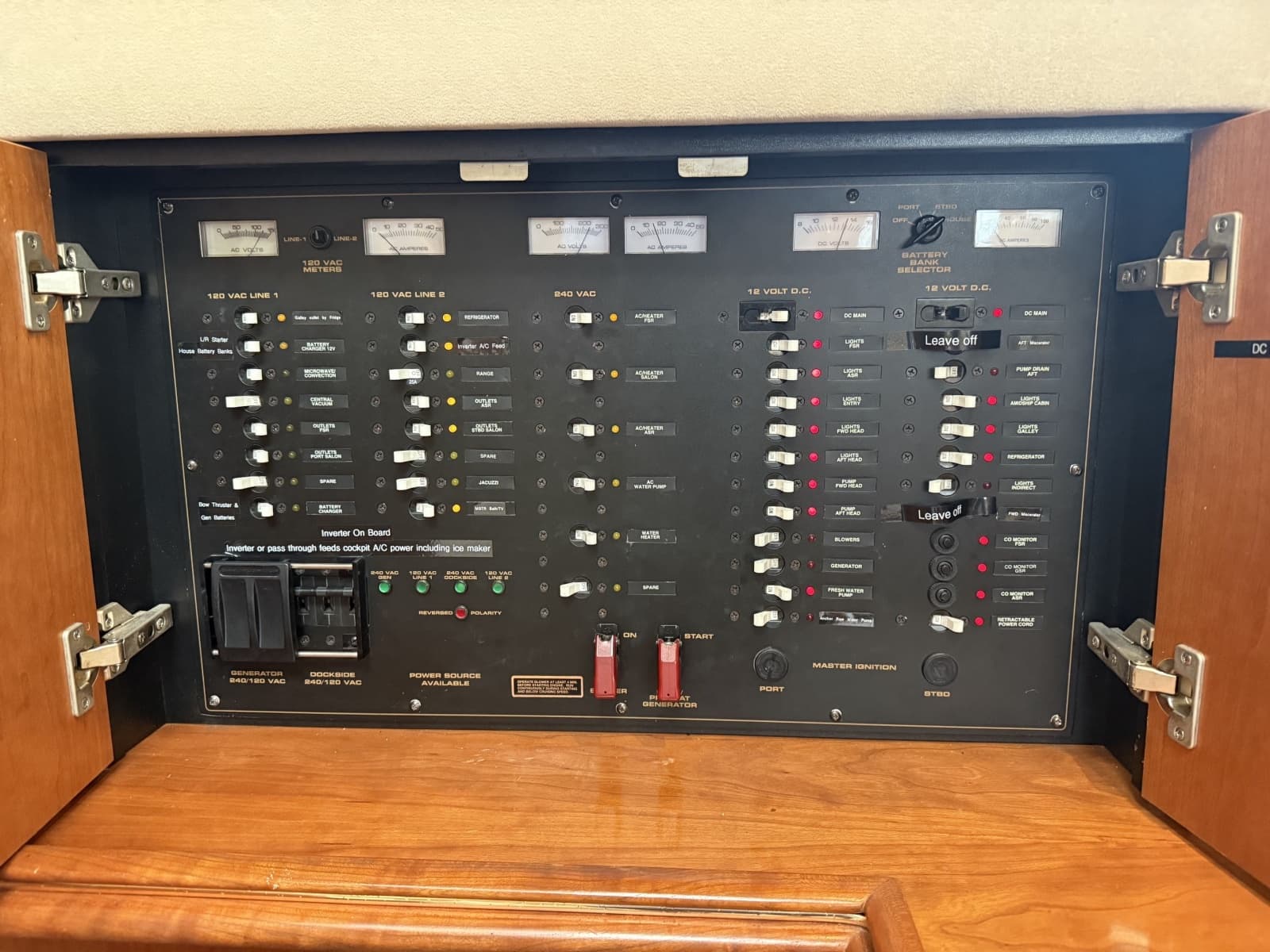 2001 Cruisers Yachts 4450 Express Motor Yacht