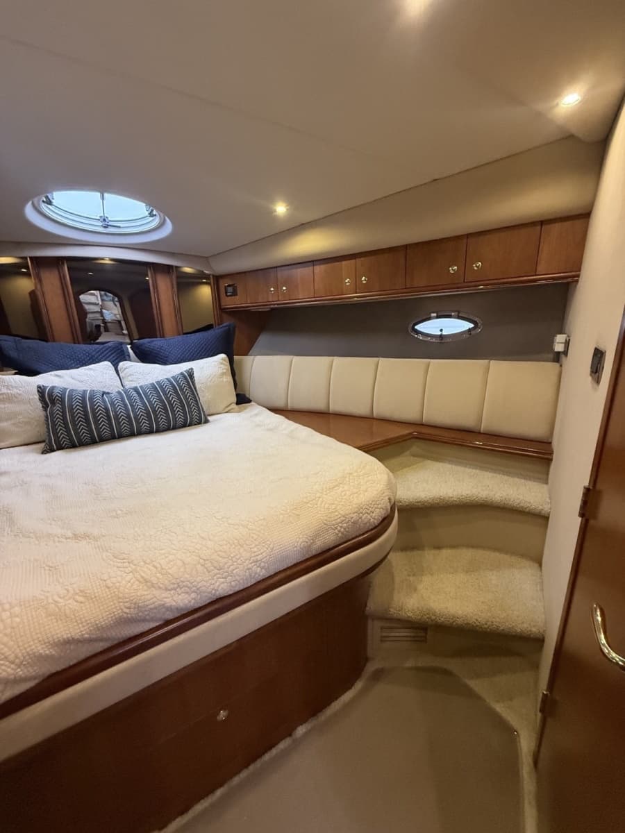 2001 Cruisers Yachts 4450 Express Motor Yacht
