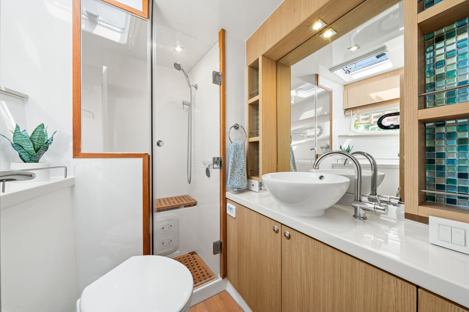 2021 Aquila 44 Yacht - Photo 22