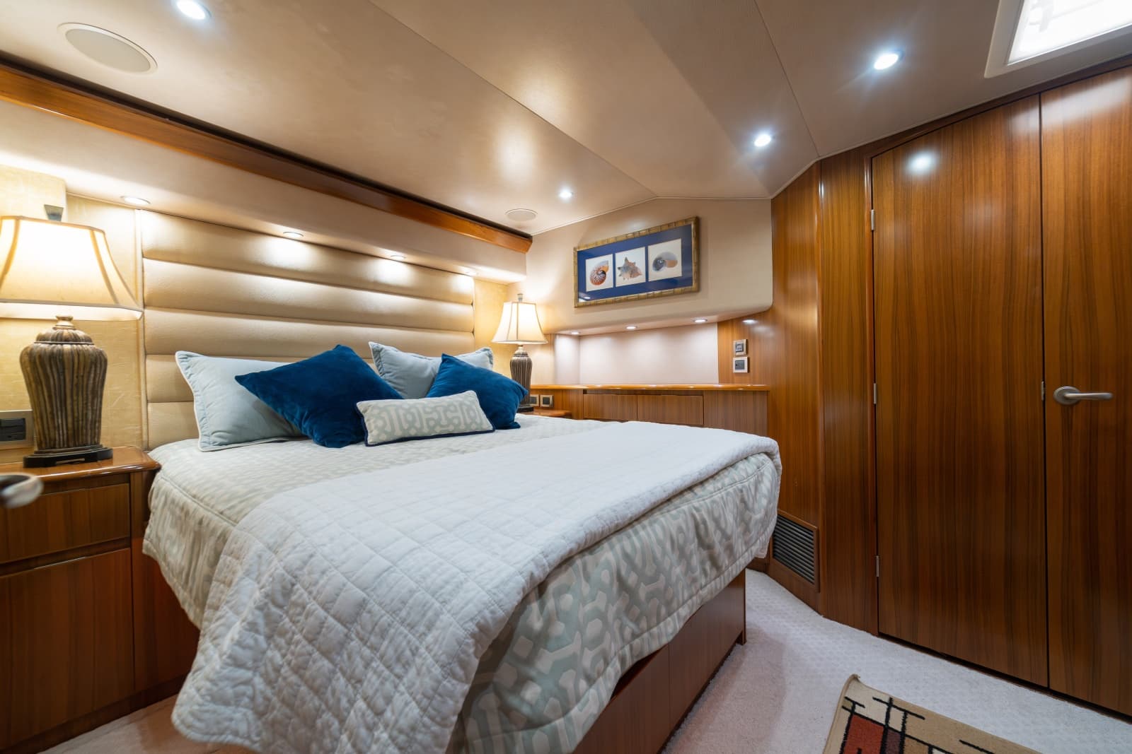 60 Viking Convertible 2012 "Contango" - Stateroom