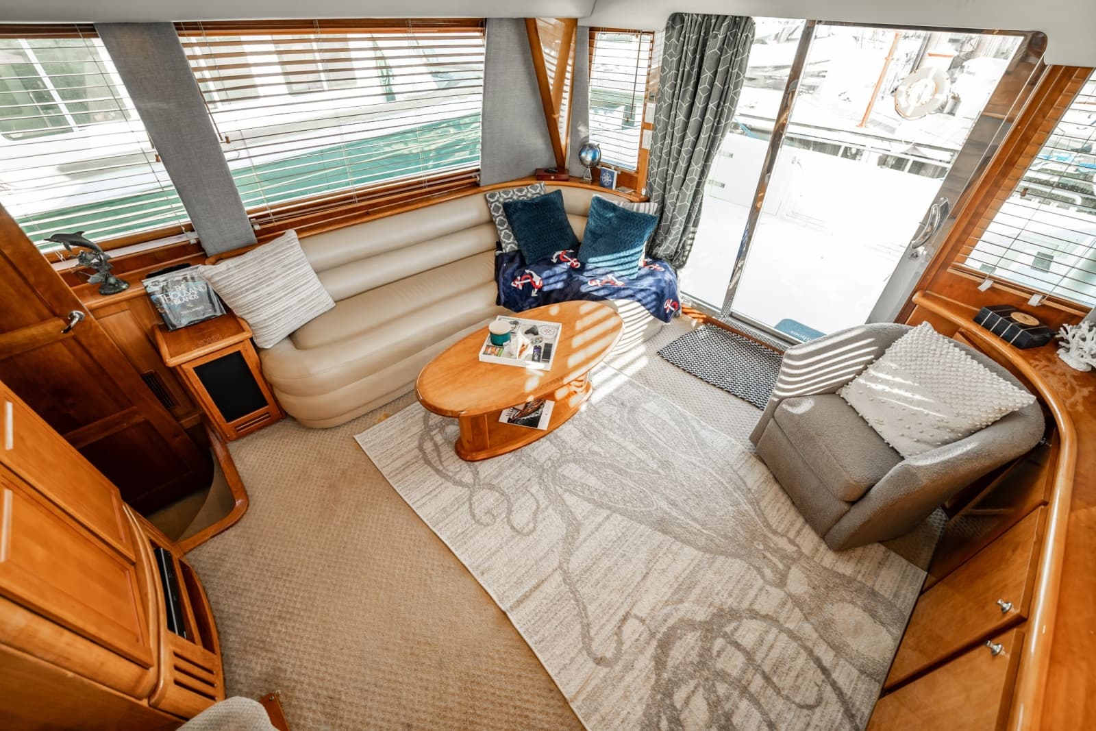 2004 Navigator 5700 Rival Pilothouse