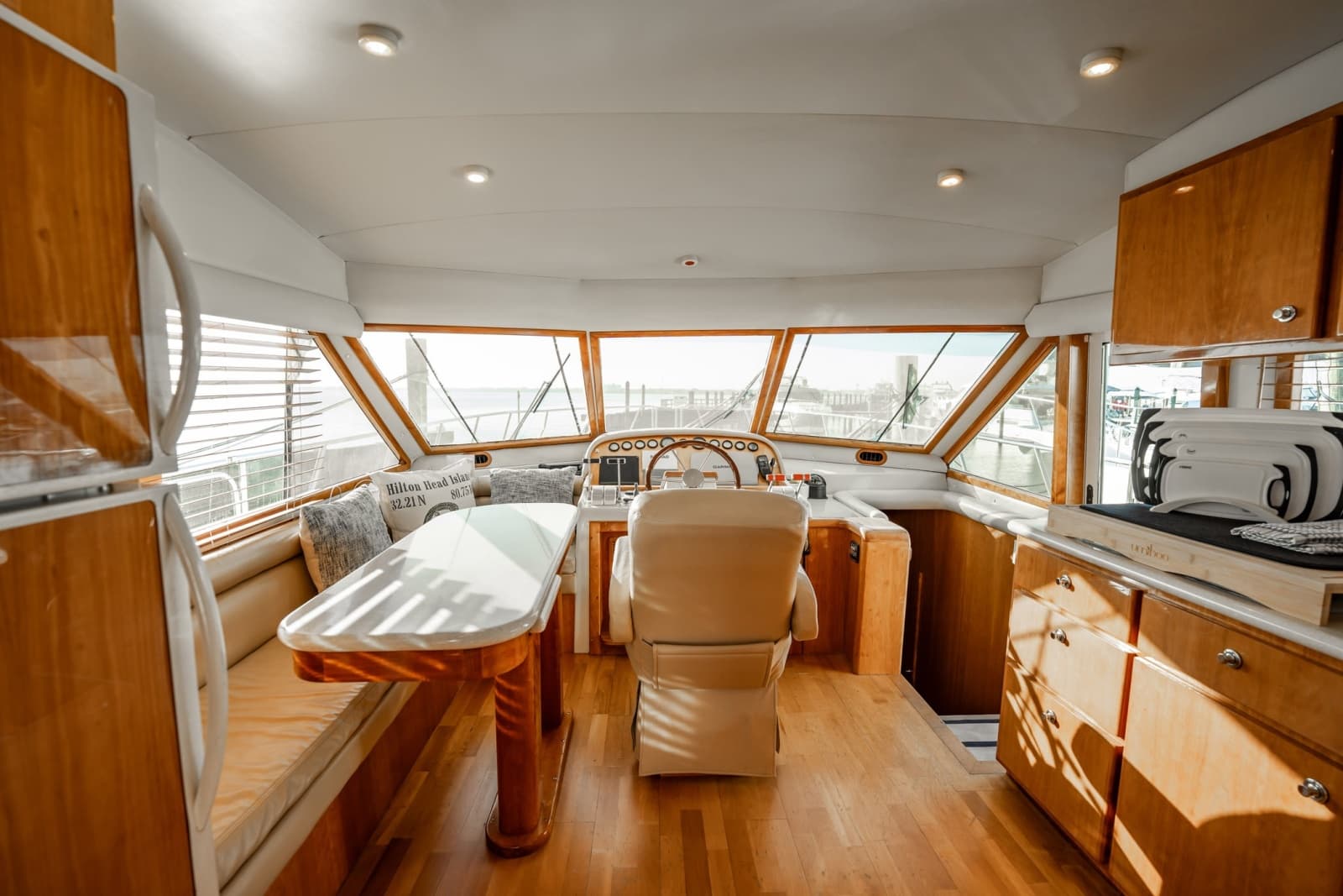 2004 Navigator 5700 Rival Pilothouse