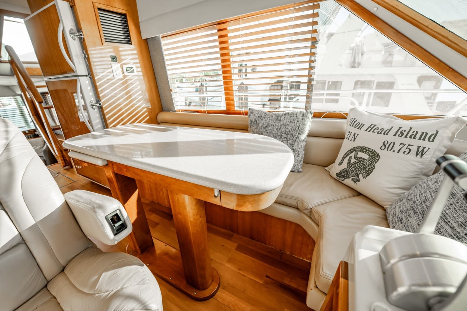 2004 Navigator 5700 Rival Pilothouse